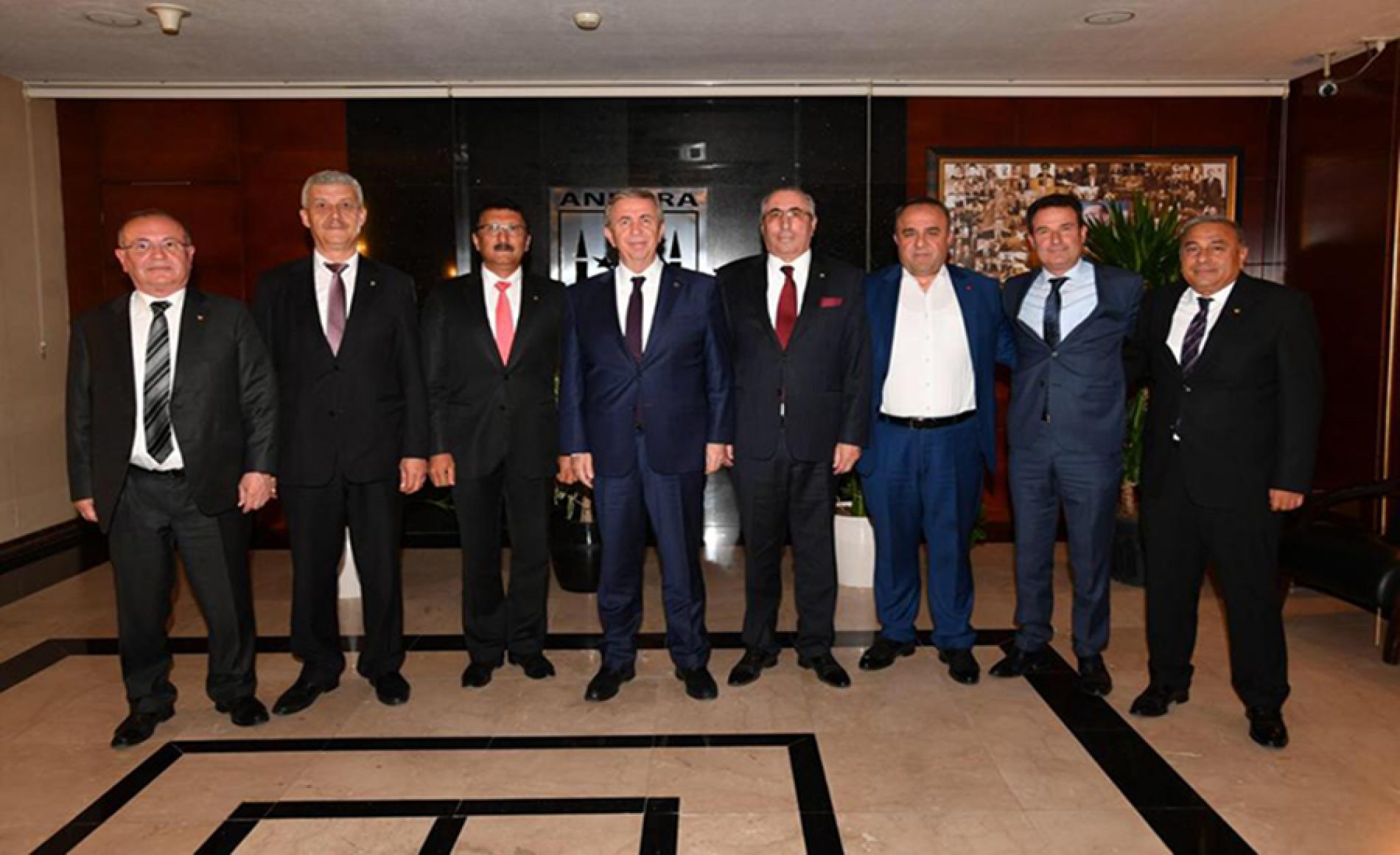 Başkanımız Sn Yahya TOPLU Ankara Büyükşehir Belediye Başkanı Sn Mansur YAVAŞ’ı makamında ziyaret etti….