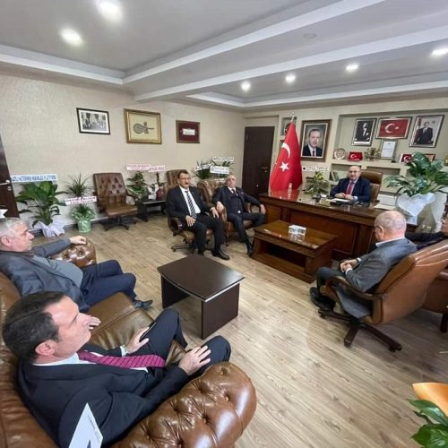 Başkanımız Sn Yahya TOPLU ve Beraberindeki Heyet AK Parti Polatlı İlçe Başkanı Sn İlhami TEKE’yi makamında ziyaret etti.