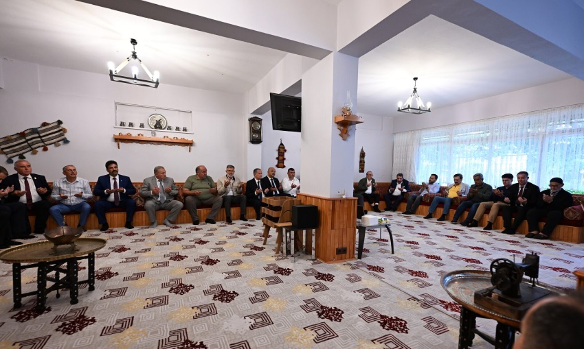 Başkanımız Sn Yahya TOPLU Akşehir Ticaret Borsası Başkanı Merhum Sn Mustafa DOĞRU’nun Ailesine ve Akşehir Ticaret Borsası Meclis Üyelerine Taziye Ziyaretinde bulundu…