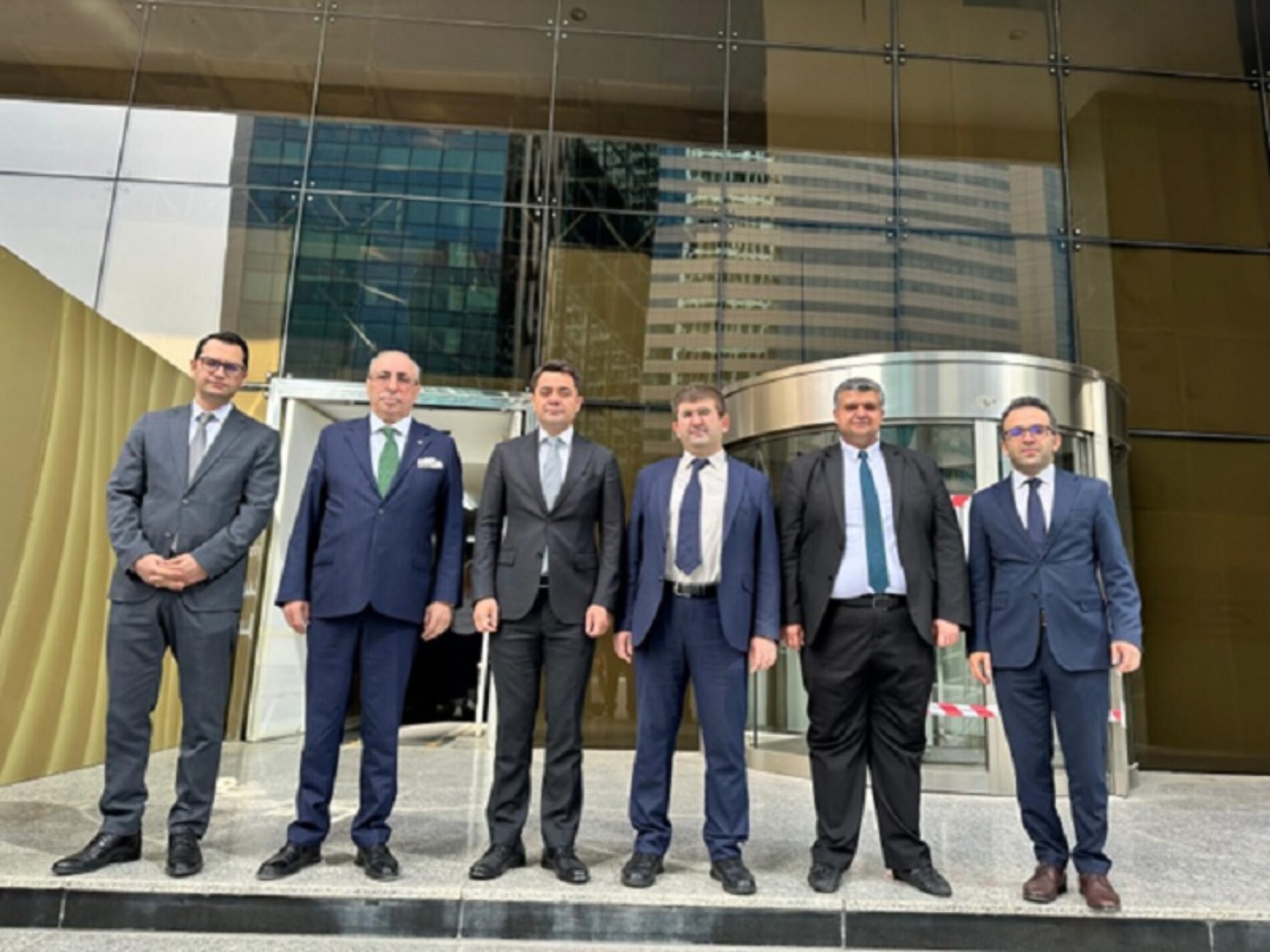 Başkanımız Sn Yahya TOPLU ve Beraberindeki Heyet T.C. Dubai Başkonsolosluğu’nu Ziyaret etti…