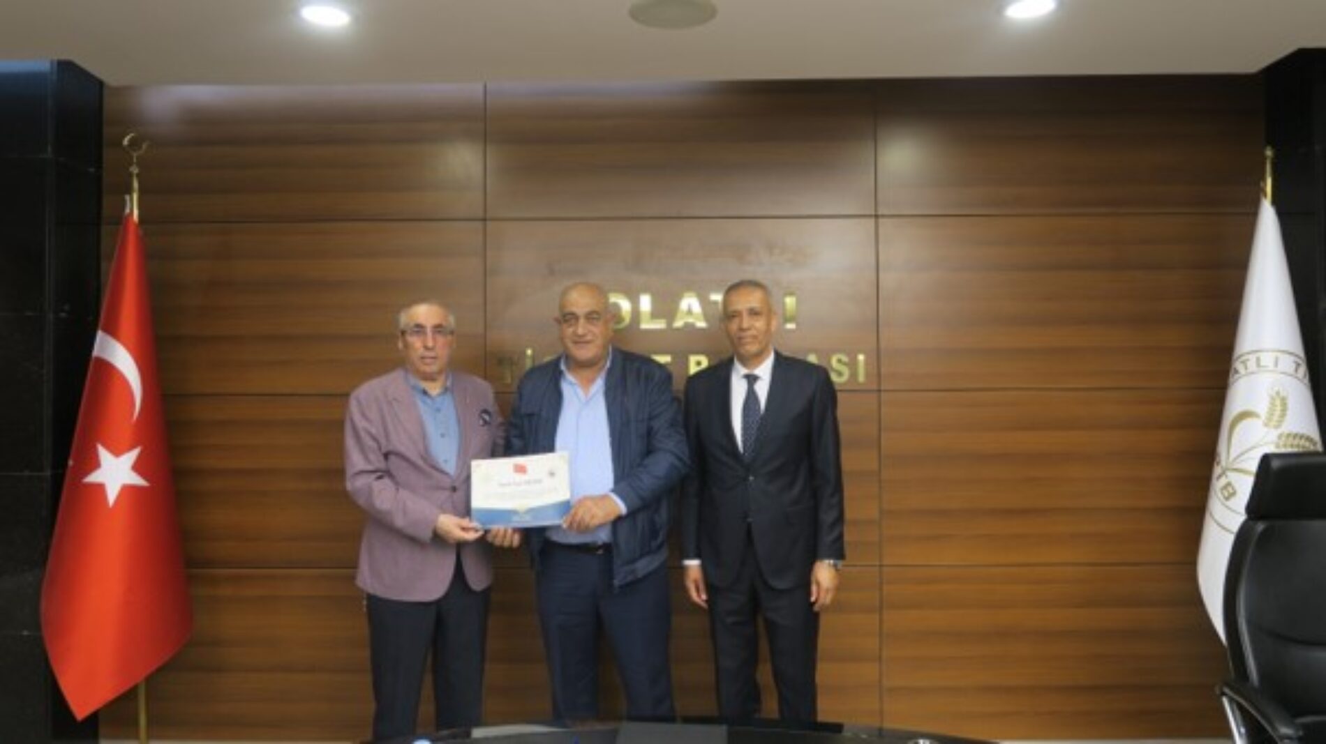 Meclis Üyelerimiz Yusuf DEMİR, Mustafa Kemal SARIBOĞA ve Serhat Emre YAĞLIKARA’ya Teşekkür Belgesi
