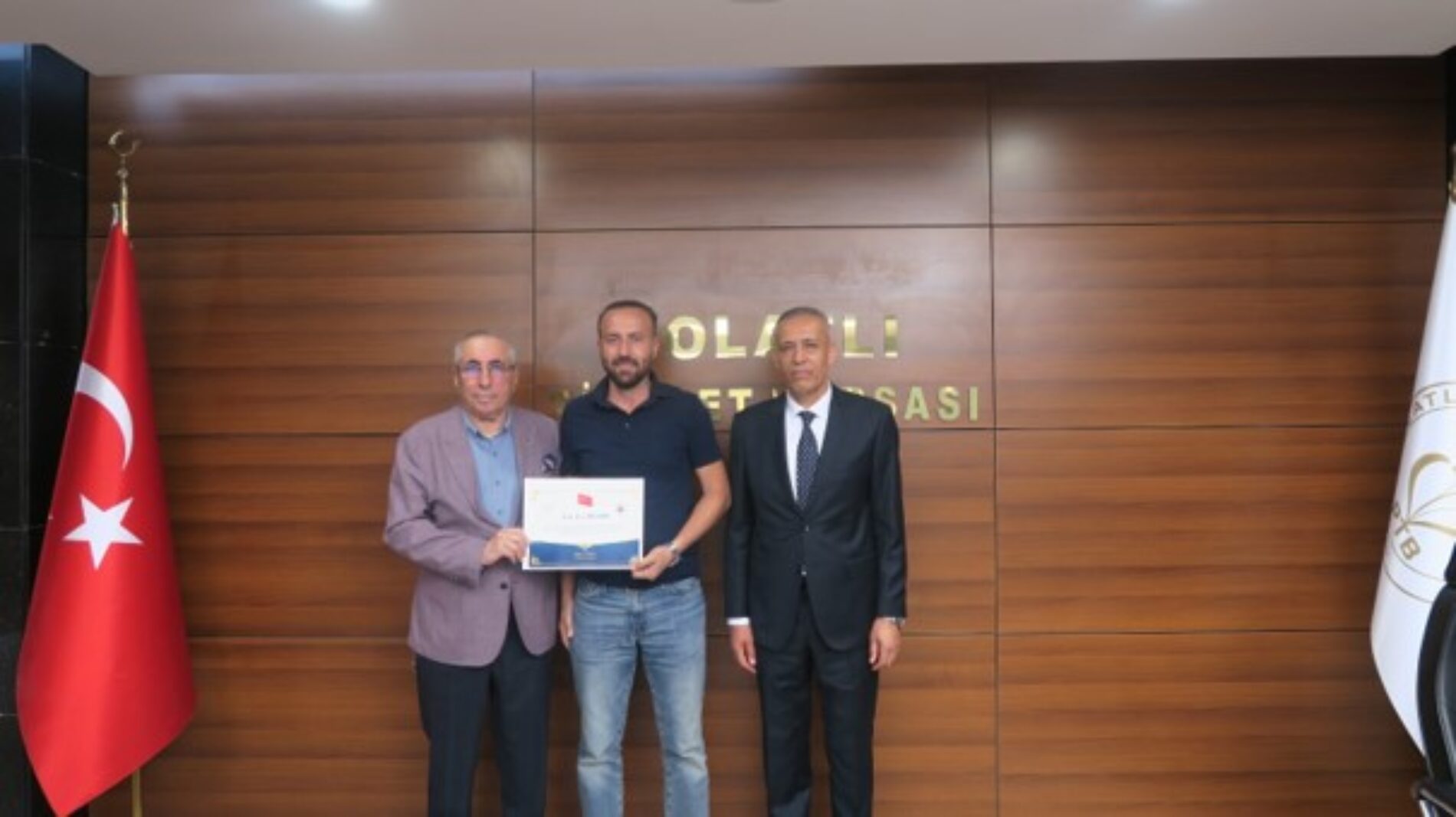 Meclis Üyelerimiz Yusuf DEMİR, Mustafa Kemal SARIBOĞA ve Serhat Emre YAĞLIKARA’ya Teşekkür Belgesi